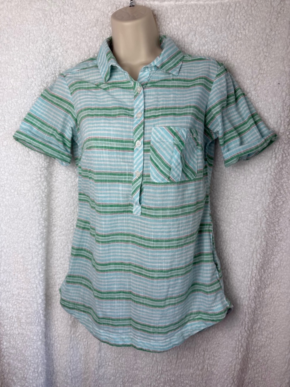 Women’s Columbia Sort Sleeve Lightweight 3/4 Button Down Curved Hem Top